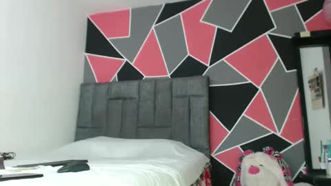 Snapshot of ximenaa_suarez chatting on November 11, 4:40 pm ximena suarez online show from November 11, 4:40 pm