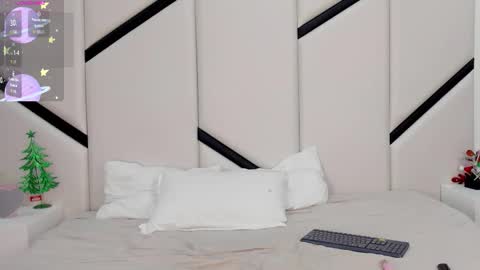 ximenacosta online show from December 15, 11:47 am