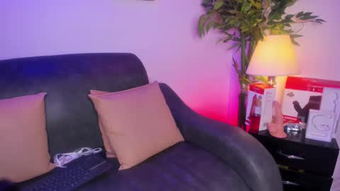 ximenasalazar online show from March 7, 5:17 pm