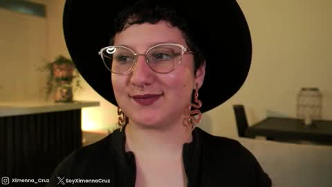 Snapshot of ximenna_cruz_ chatting on September 14, 11:26 pm Xime Independent Artist online show from September 14, 11:26 pm