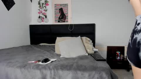 Snapshot of ximtia_xs chatting on December 4, 1:20 pm ximtia online show from December 4, 1:20 pm