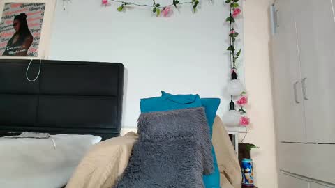 Snapshot of ximtia_xs chatting on March 6, 4:49 pm ximtia online show from March 6, 4:49 pm