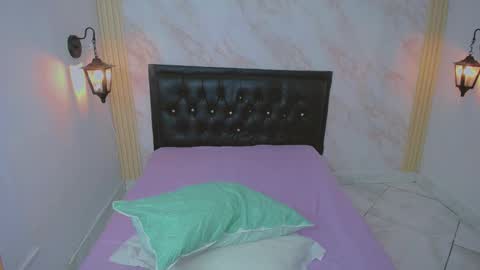 XiomyFox online show from February 8, 10:51 am