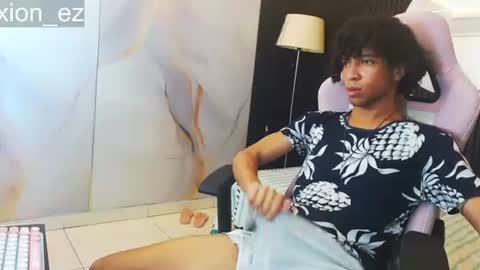 Snapshot of xion_ez chatting on June 12, 9:35 pm xion_ez online show from June 12, 9:35 pm