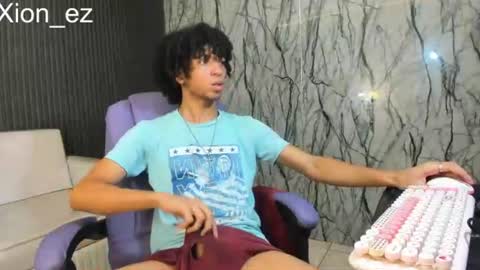 Snapshot of xion_ez chatting on June 15, 4:31 pm xion_ez online show from June 15, 4:31 pm