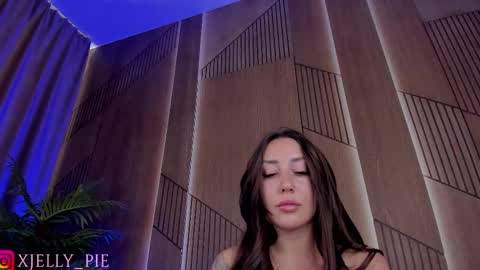 Snapshot of xjelly_piee chatting on November 2, 12:18 pm Charisma online show from November 2, 12:18 pm