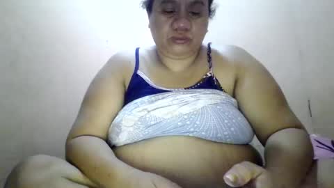 xjuicytits online show from June 15, 12:35 am