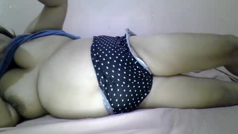 xjuicytits online show from June 27, 12:59 am