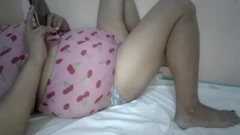 xjuicytits online show from July 14, 12:24 am