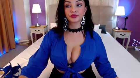 Snapshot of xkimoraxx chatting on October 1, 9:54 pm Kim online show from October 1, 9:54 pm