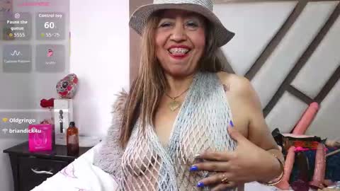 Snapshot of xladyluna chatting on February 24, 3:43 pm xladyluna online show from February 24, 3:43 pm