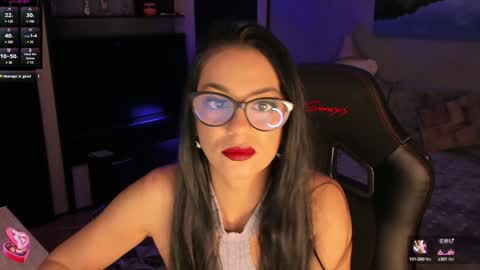 Lara online show from December 5, 9:50 pm