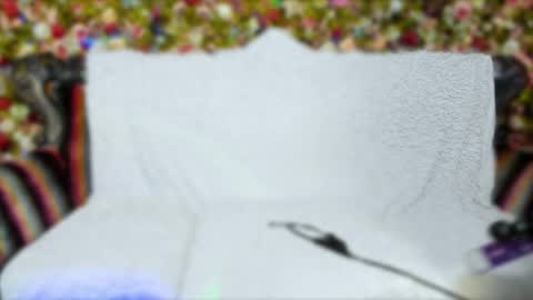 Linda online show from March 27, 9:03 pm