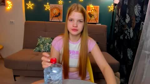 Snapshot of xloe_queen chatting on December 11, 11:51 am Chloe online show from December 11, 11:51 am