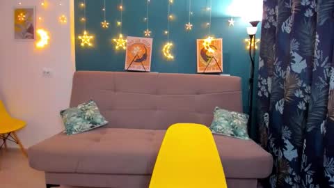 Snapshot of xloe_queen chatting on December 21, 11:55 am Chloe online show from December 21, 11:55 am