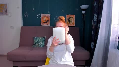 Snapshot of xloe_queen chatting on December 25, 9:34 am Chloe online show from December 25, 9:34 am