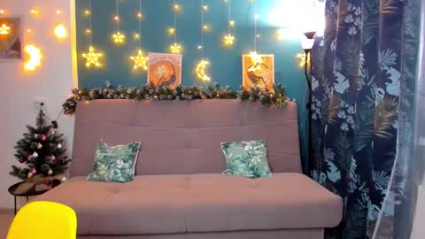 Snapshot of xloe_queen chatting on December 26, 3:31 pm Chloe online show from December 26, 3:31 pm