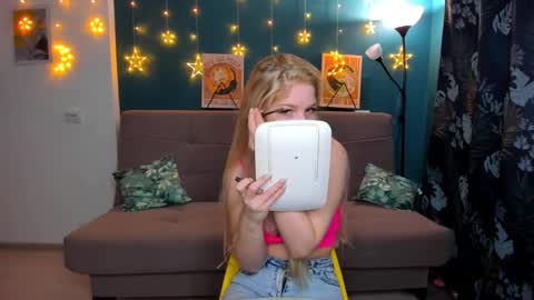 Snapshot of xloe_queen chatting on January 13, 8:05 am Chloe online show from January 13, 8:05 am