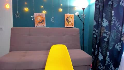 Snapshot of xloe_queen chatting on January 15, 8:09 am Chloe online show from January 15, 8:09 am