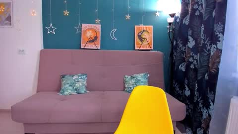 Snapshot of xloe_queen chatting on February 9, 12:19 pm Chloe online show from February 9, 12:19 pm