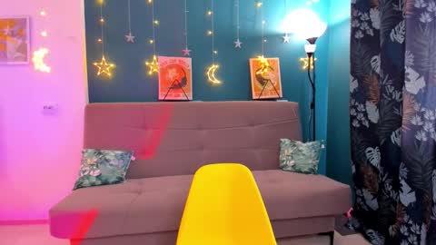 Snapshot of xloe_queen chatting on February 11, 9:20 am Chloe online show from February 11, 9:20 am