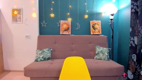 Snapshot of xloe_queen chatting on February 14, 8:42 am Chloe online show from February 14, 8:42 am