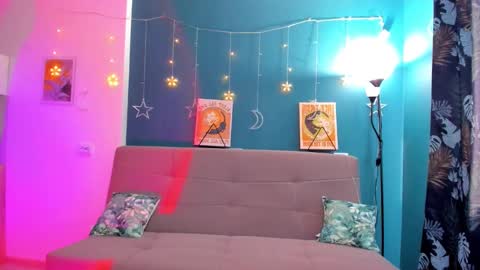 Snapshot of xloe_queen chatting on February 15, 10:11 am Chloe online show from February 15, 10:11 am