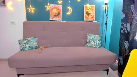 Snapshot of xloe_queen chatting on February 23, 9:33 am Chloe online show from February 23, 9:33 am