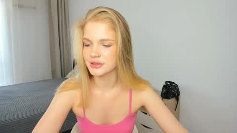 Snapshot of xloe_queen chatting on May 30, 9:06 am Chloe online show from May 30, 9:06 am