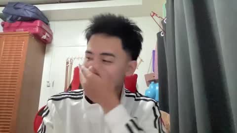 Snapshot of xluminous chatting on December 25, 2:23 pm MIKAEL online show from December 25, 2:23 pm