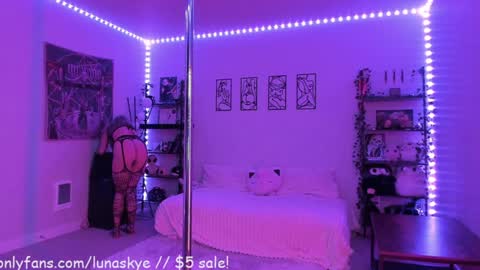   online show from November 10, 10:36 am