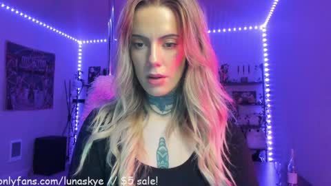   online show from November 11, 7:52 am