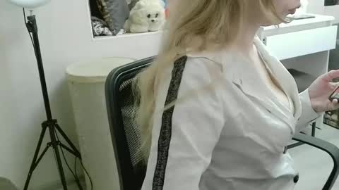 Snapshot of xmilagrosxs chatting on April 3, 9:40 am xMilagrosxs online show from April 3, 9:40 am