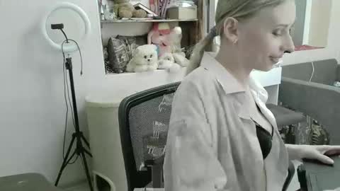 Snapshot of xmilagrosxs chatting on April 4, 12:02 pm xMilagrosxs online show from April 4, 12:02 pm