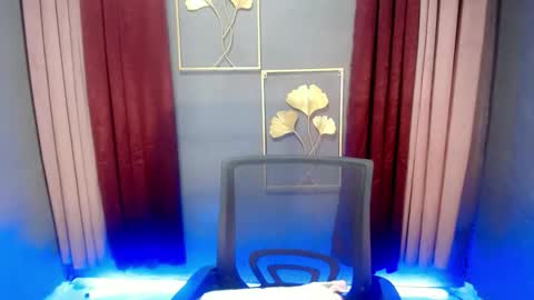 Snapshot of xmisterious_couplex chatting on October 30, 3:35 pm jane online show from October 30, 3:35 pm