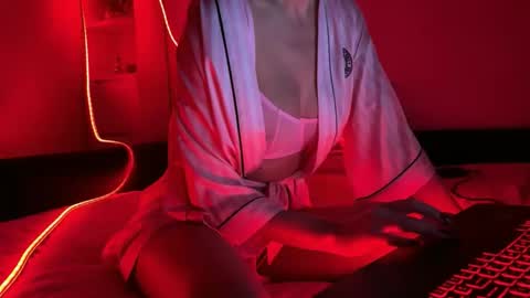 XMollyLoveX online show from December 5, 6:26 pm