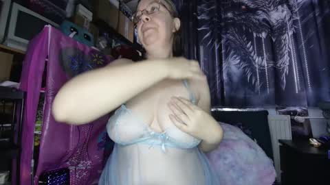 xnicetitsx online show from October 24, 7:05 am