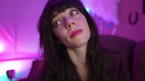 Bella Bondai online show from December 2, 1:02 pm
