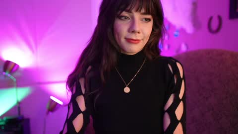 Bella Bondai online show from December 7, 3:25 am