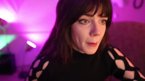 Bella Bondai online show from December 7, 6:32 am