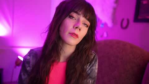 Bella Bondai online show from December 8, 3:43 am