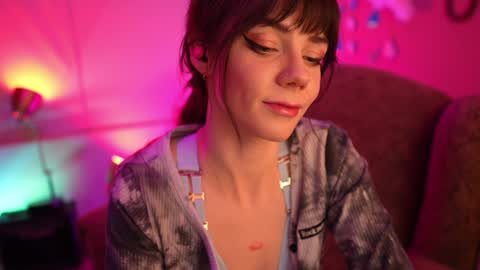 Bella Bondai online show from December 11, 5:10 am