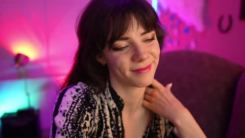 Bella Bondai online show from December 15, 6:51 am