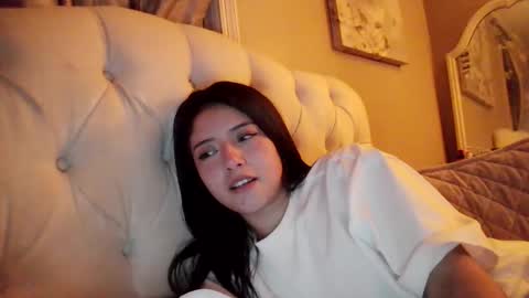 xochampagnemami online show from February 11, 5:45 am