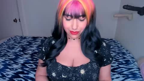Snapshot of xocurvyrae chatting on February 27, 4:41 am Rae online show from February 27, 4:41 am