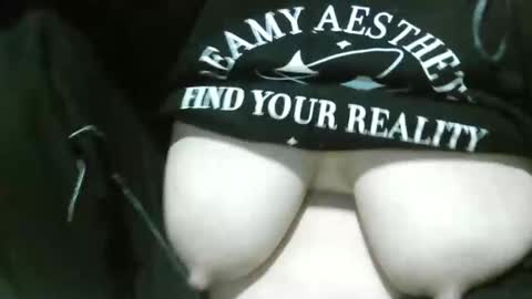 xonia25 online show from March 5, 6:45 pm