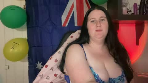 xopeachybaby online show from June 27, 6:40 am