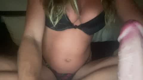 Snapshot of xoviolettt chatting on June 30, 6:14 am 3 online show from June 30, 6:14 am