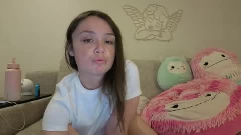 Snapshot of xoxo_roseee chatting on June 19, 5:01 am xoxo rosee online show from June 19, 5:01 am