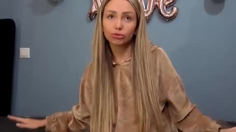 AnnaMaee online show from February 25, 10:39 pm